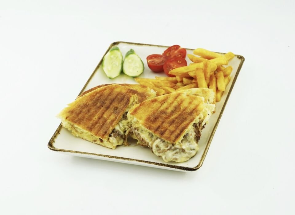 Karışık Bazlama Tost (Sucuk ve Kaşar)