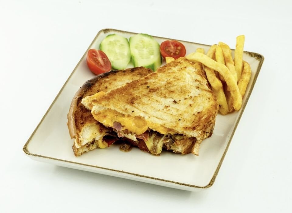 Düzgünler Special Tost (Kavurma-Sucuk-Jambon-Kaşar-Cheddar Peynir)
