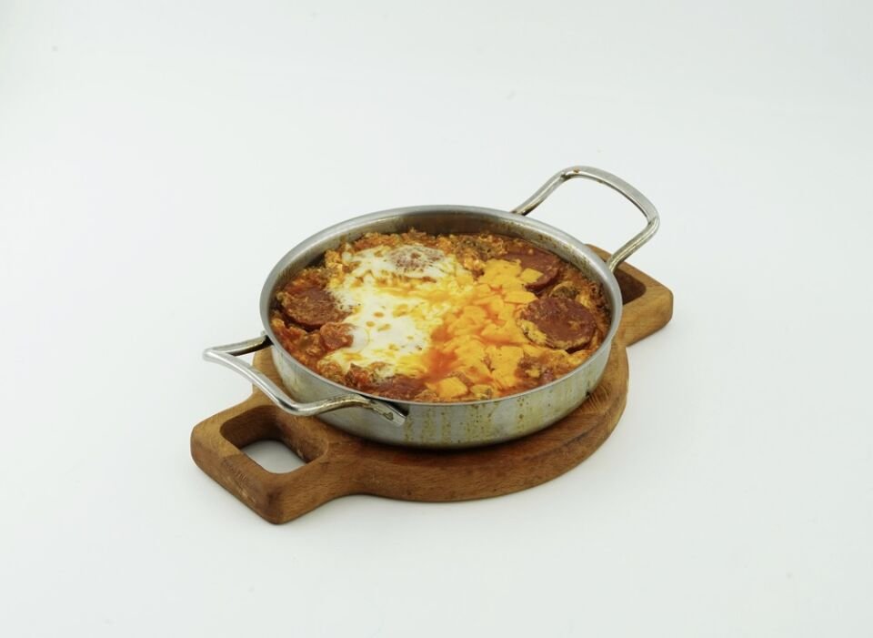 Kavurmalı ve Kaşarlı Menemen