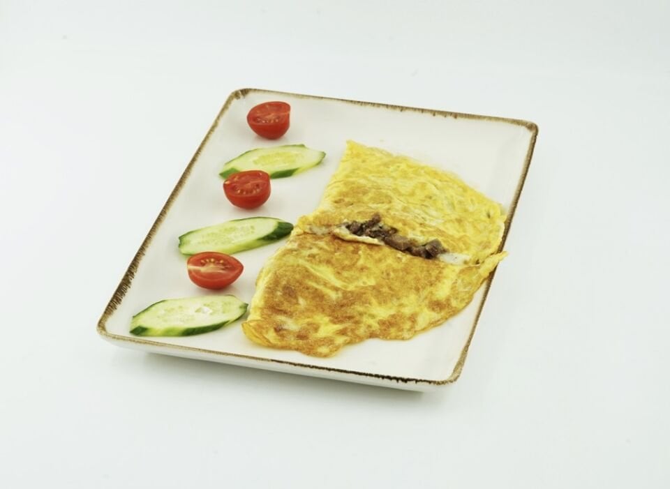 Kavurmalı ve Kaşarlı Omlet