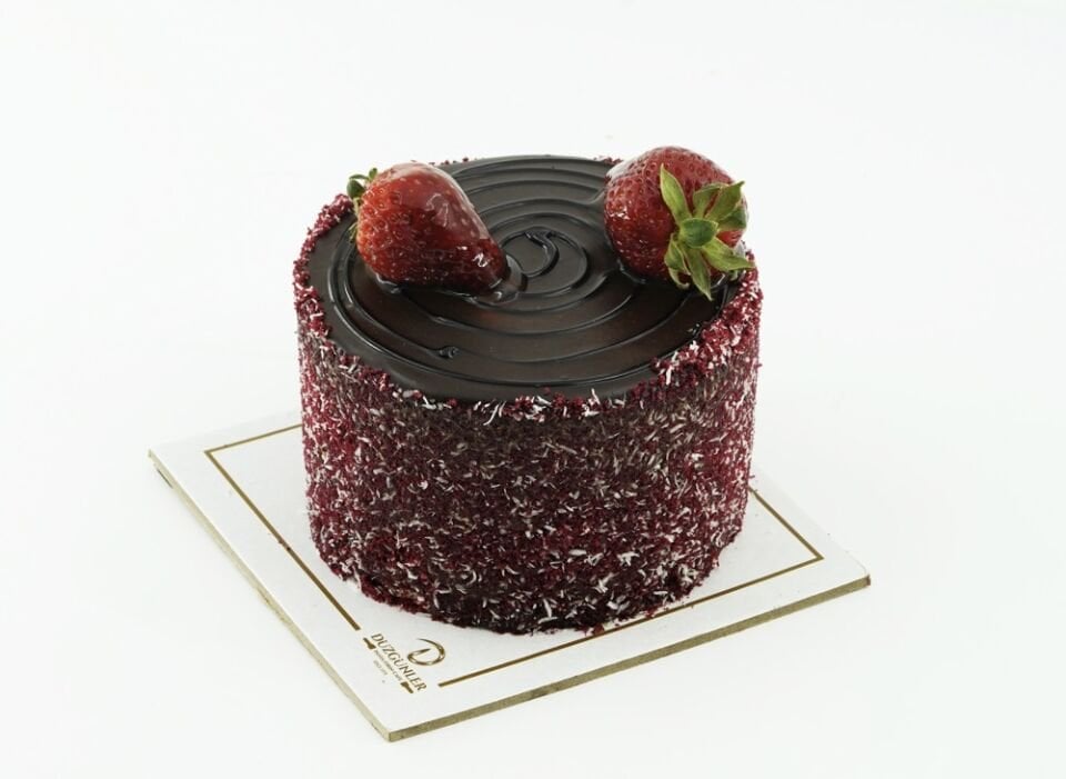 ÇİLEK ÇİKOLATALI PASTA