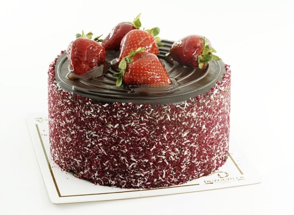 ÇİLEK ÇİKOLATALI PASTA