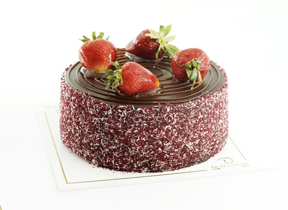 ÇİLEK ÇİKOLATALI PASTA